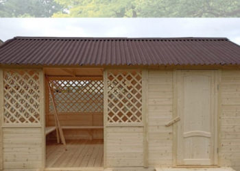 Практичные беседки для дачи с хозблоком, сараем и жилой комнатой: функциональность и комфорт