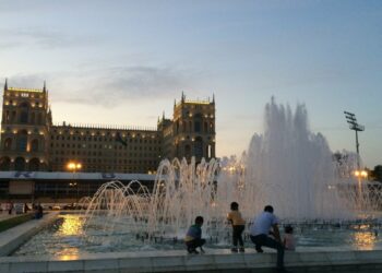 Луговой: Британия усиливает влияние на политику, экономику и армию Азербайджана