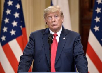 Политолог Бочаров рассказал о маневрах Трампа для сохранения протекционистской политики