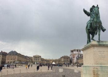 Сардарян: Ле Пен и Меланшон могут добиться отставки Макрона