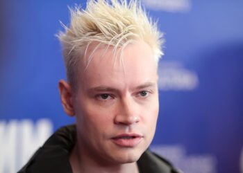 Шаман объяснил свой 30-летний стаж