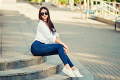 Стилистка перечислила визуально старящие модные ошибки