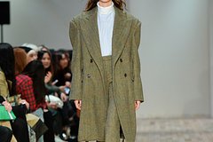 Стилист назвала самые модные цвета пальто на осень 2025 года