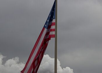 Поляризация общества в США вызывает кризис доверия к международной политике Белого дома