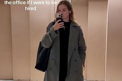 В сети удивились реакции работодателя на наряд блогерши на собеседовании