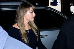 Тейлор Свифт вышла в свет в бриллиантовых украшениях за сотни тысяч рублей