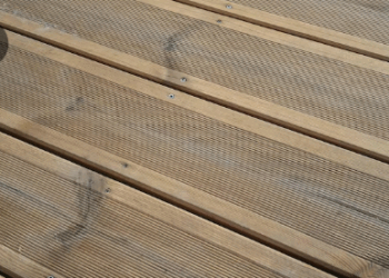 Террасная доска: как выбрать идеальное покрытие для открытой зоны